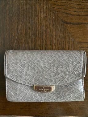 kate spade Pebbled Leather Envelope Wallet in Gray